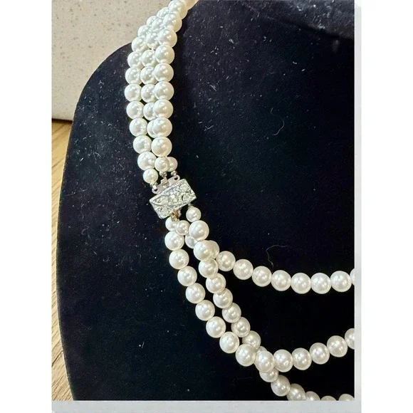 VTG Triple Strand Faux Pearl Necklace Crystal Clasp Bridal Wedding Jewelry - Picture 4 of 10